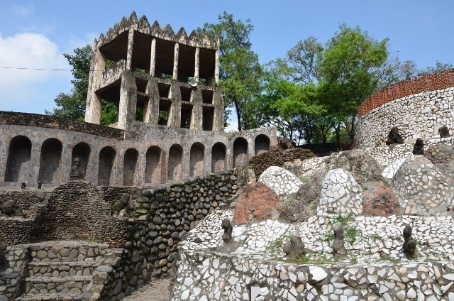 Garden of Memory or Wonderland of waste? A fantasy – rock garden photographs by Isaya Higa 2